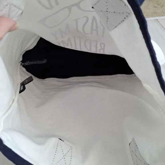 Indigo Book Tote Bag I Read Past My Bedtime - Picture 4 of 6